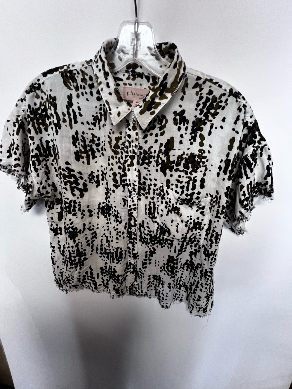 PHILOSOPHY REPUBLIC CLOTHING WOMEN’S SHIRT SHORT SLEEVE W/BOLD ABSTRACT PATTERN - Picture 8 of 10